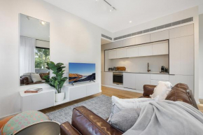 Bright Terrace Unit Next to Chapel St Dining